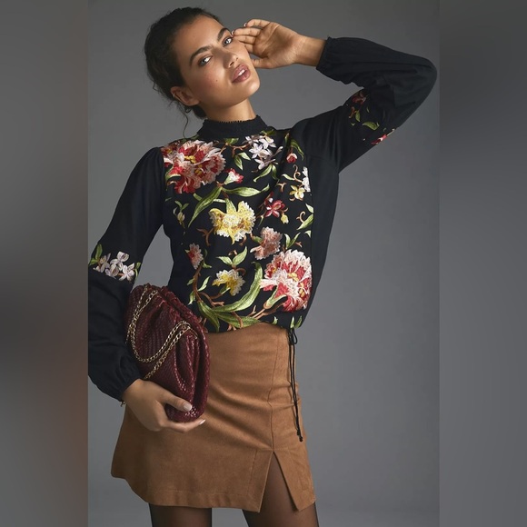 LIKE NEW- TINY BY ANTHROPOLOGIE Embroidered FLORAL BLOUSE - Size small - Picture 2 of 10